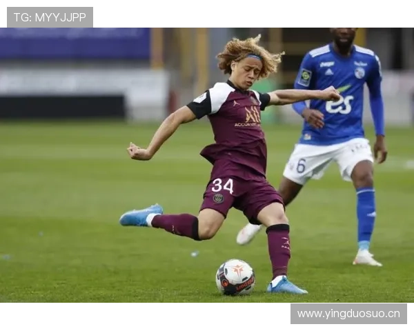 哈维·西蒙斯技术细腻与本赛季稳健表现解析