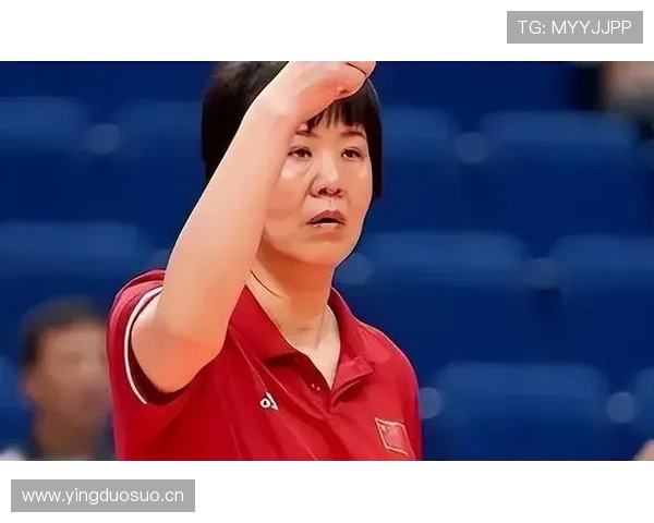 刷到郎平机场照，那只随手拎的包比我整年工资还扎眼